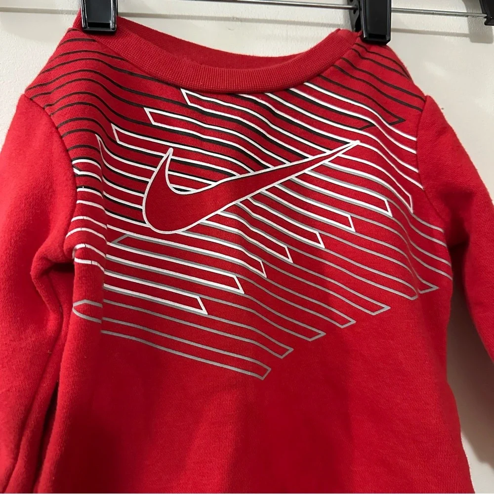 Nike Red Sweatshirt‎ Toddler Size 12 Months with shoulder snaps